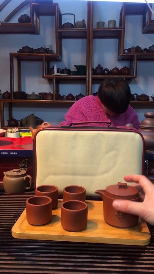 今天跟你们带来一款随身携带的旅行茶具,纯手工制作